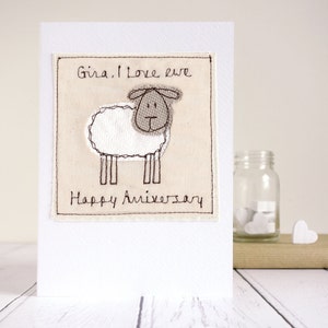 Biglietto di anniversario di pecora ricamato personalizzato - Biglietto di anniversario di lana per il settimo anniversario per marito, moglie, coppia - Sette anni e contando, amo Ewe