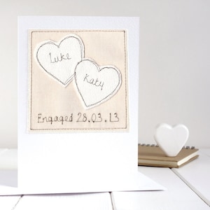 Biglietto di fidanzamento ricamato personalizzato - Biglietto di congratulazioni per il tuo fidanzamento - Biglietto con cuori d'amore - Biglietto per il 2° anniversario in cotone o 4° anniversario in lino