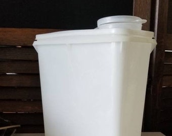 Vintage Tupperware Storage Container / 469-1 / Flip Top Lid / Tupperware Seal / Cereal Keeper / RV Storage