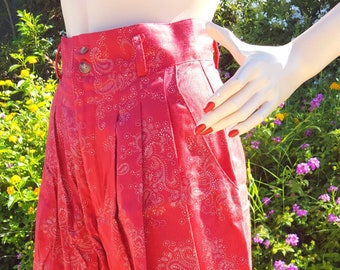 Vintage Red Shorts / High Waisted Shorts / Retro 80's /  BUSHWACKER USA /  Red Paisley Print / Shabby Chic / Pin Up / Vintage Clothing