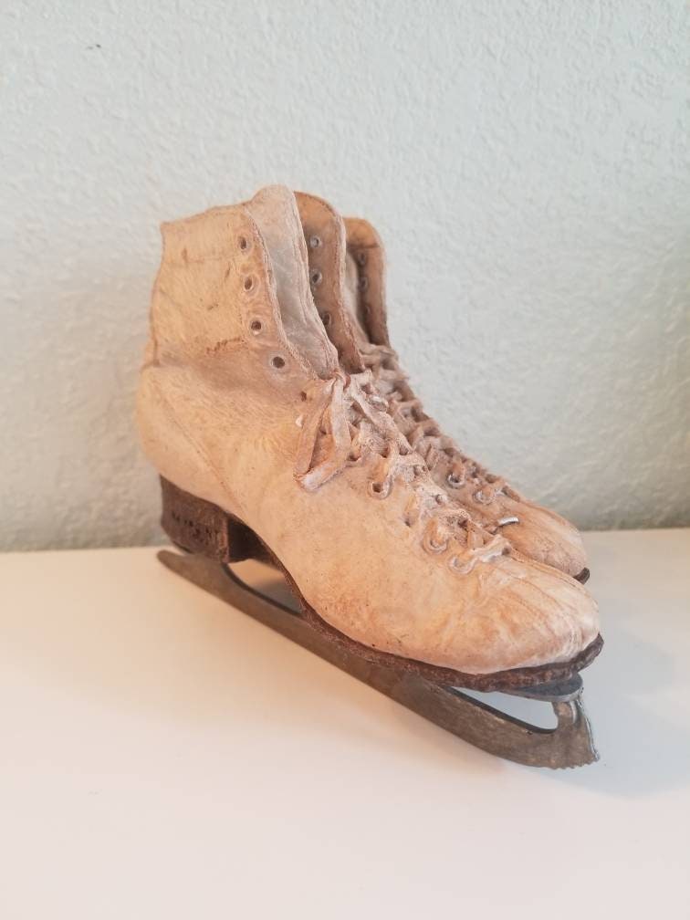 Vintage Metal and Ceramic Ice Skates / KEYPOINT 1999 figurine