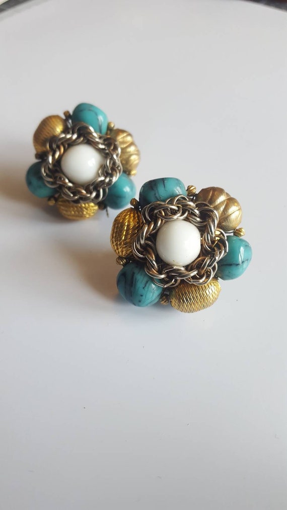 Vintage Vogue Jewelry / Turquoise Cluster Clip On 
