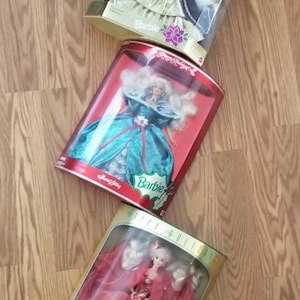 Vintage Happy Holiday Barbie / Christmas Barbie / Barbie Collection / Collectible Dolls/ 1993 / 1995 / 1996 / Nostalgic Gifts / Barbie World