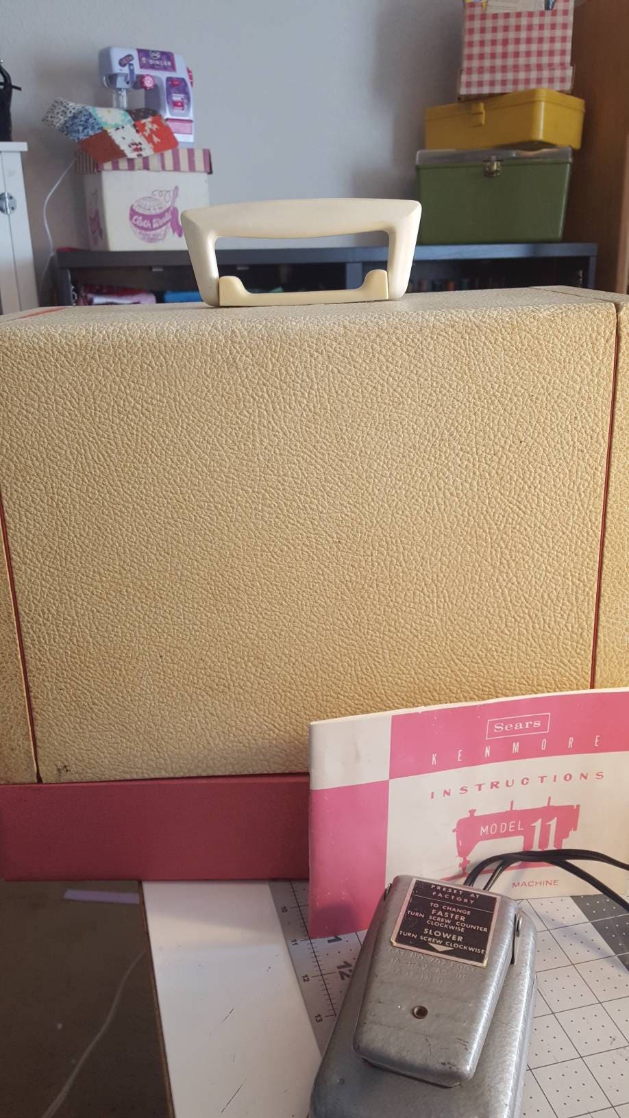 Vintage Pink Sears Kenmore Sewing Machine / Pink / Shabby Chic / Sewing