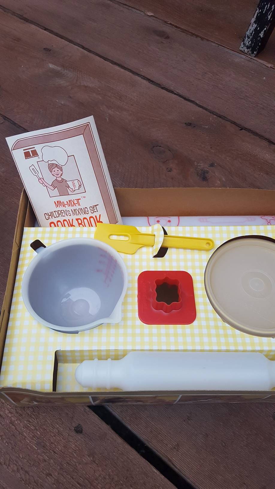 Vintage KIDS Tupperware Baking set / Mini Mix It Set / Toys