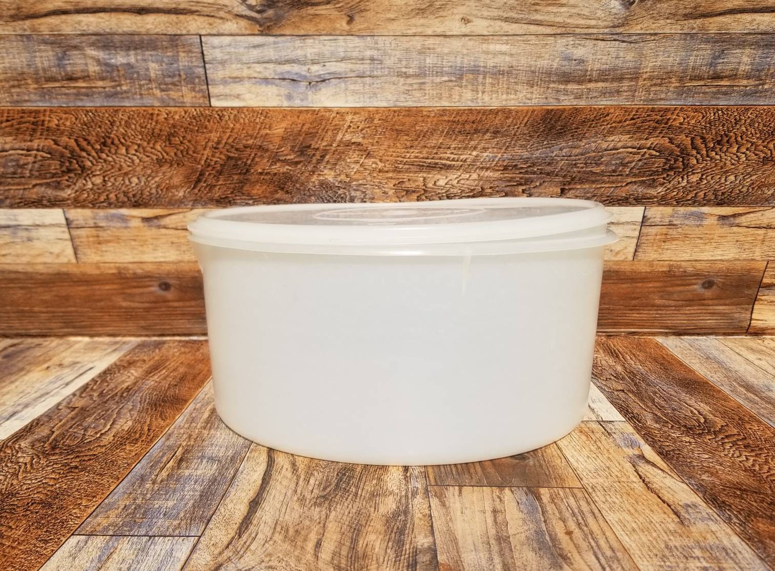 Vintage Tupperware Large Round Container 256 With Sheer Seal 