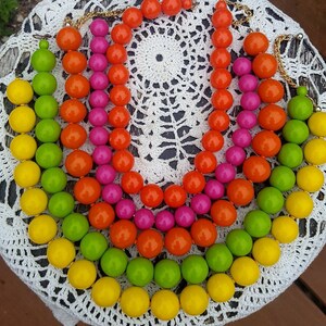 Vintage Necklace / Summer Wood Bead Necklace / Shabby Chic Jewelry / Retro / Costume Jewelry / Lime Green / Yellow / Chic