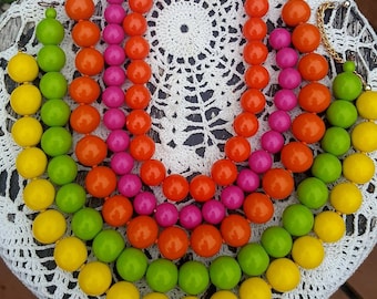 Vintage Necklace / Summer Wood Bead Necklace / Shabby Chic Jewelry / Retro / Costume Jewelry / Lime Green / Yellow / Chic