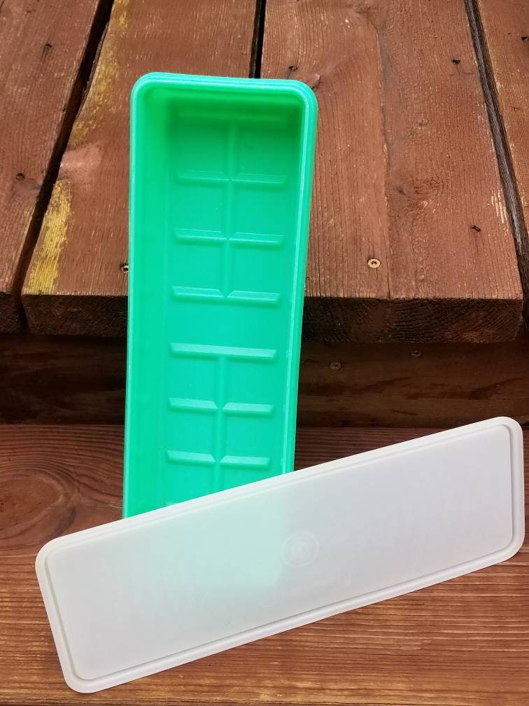 Vintage Tupperware Veggie Keeper / Jadite Green Tupperware / Celery