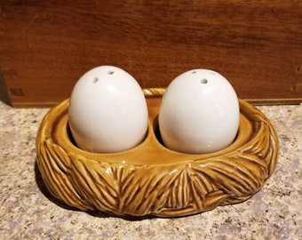 Vintage Ceramic Egg Basket Salt and Pepper Shakers / Made in Japan