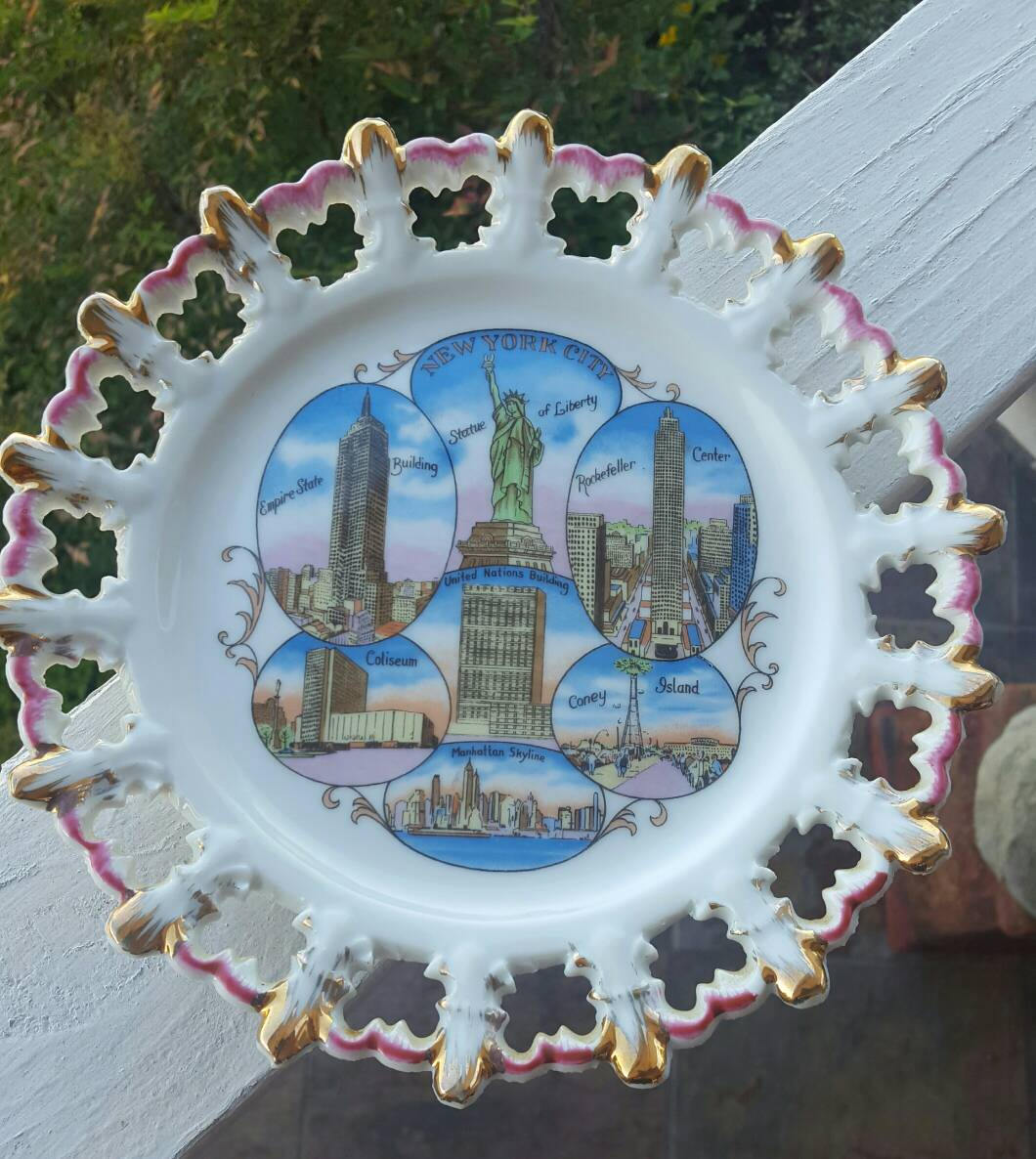 Vintage New York City Souvenir Plate / Scalloped Cut Out Shabby Chic