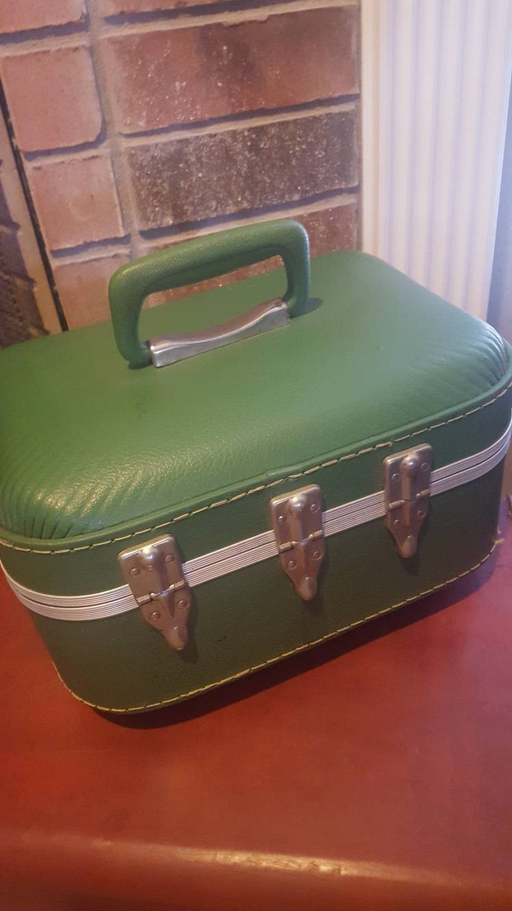 Vintage en Suitcase, Sold by at Home