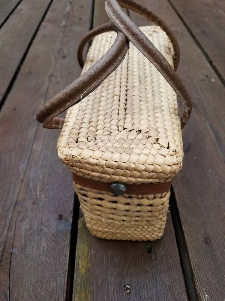 Amazon.com: DOITOOL Hand Acorn Bag Rustic Touch Kids Gift Portable Basket  Woven Style Basket Wedding Decorations for Ceremony Flower Basket for  Flower Girl Woven Wall Baskets for Storage Petal Basket : Home