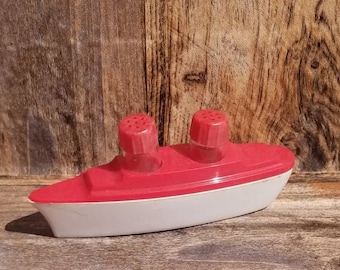 Beach House Decor / Ship Salt and Pepper Shakers / Miniature Ship / Wisconsin Dells Souvenir