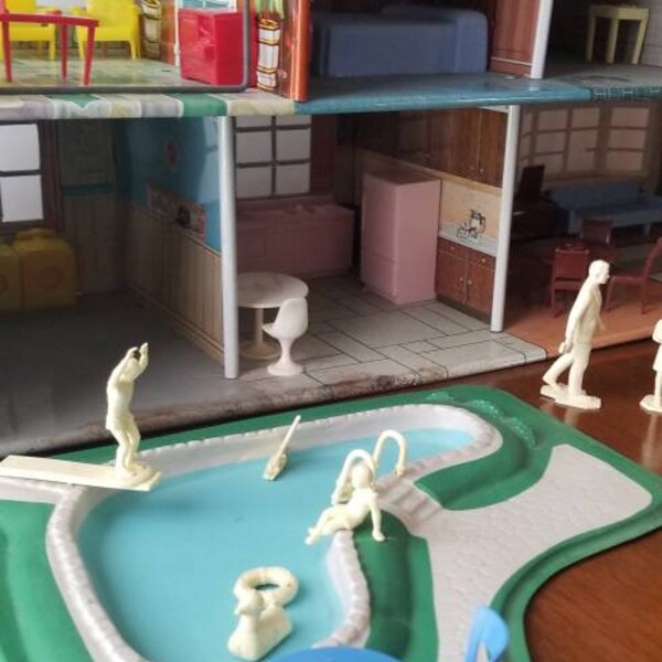 Vintage Tin Dollhouse with 62 Pieces Accessories/Furniture / Swimming Pool / Doll House