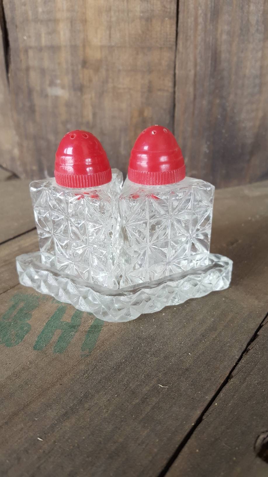 Diamond Cut Salt & Pepper Shakers with Tray / Retro Red Top Triangular