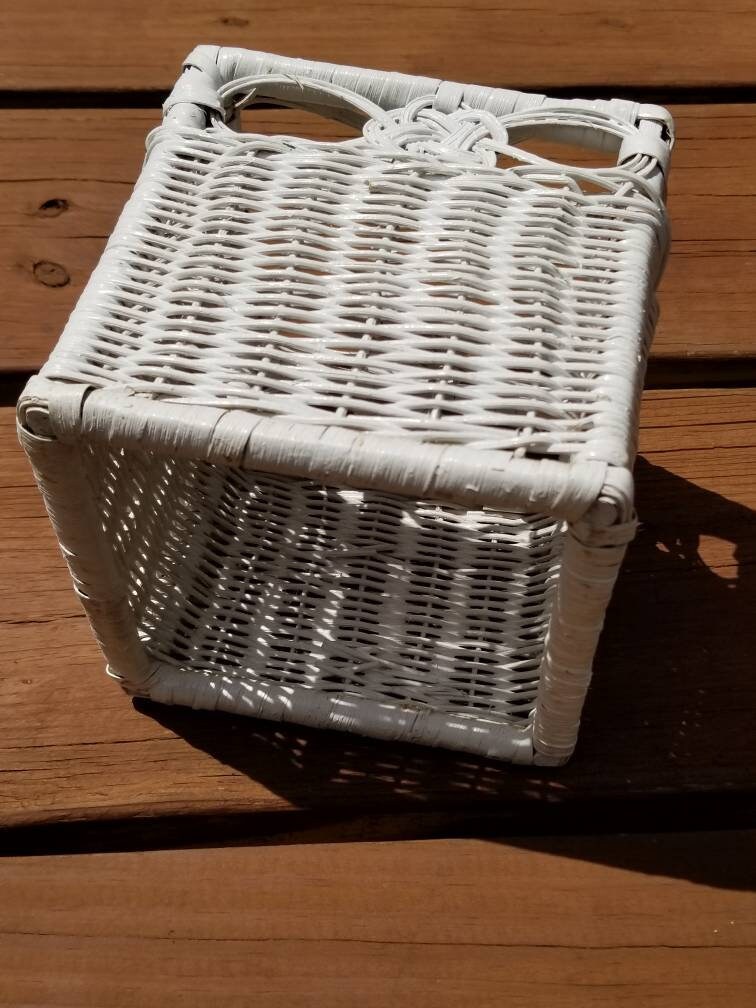 Vintage Wicker Tissue Box Holder / Shabby White Wicker Rattan tissue