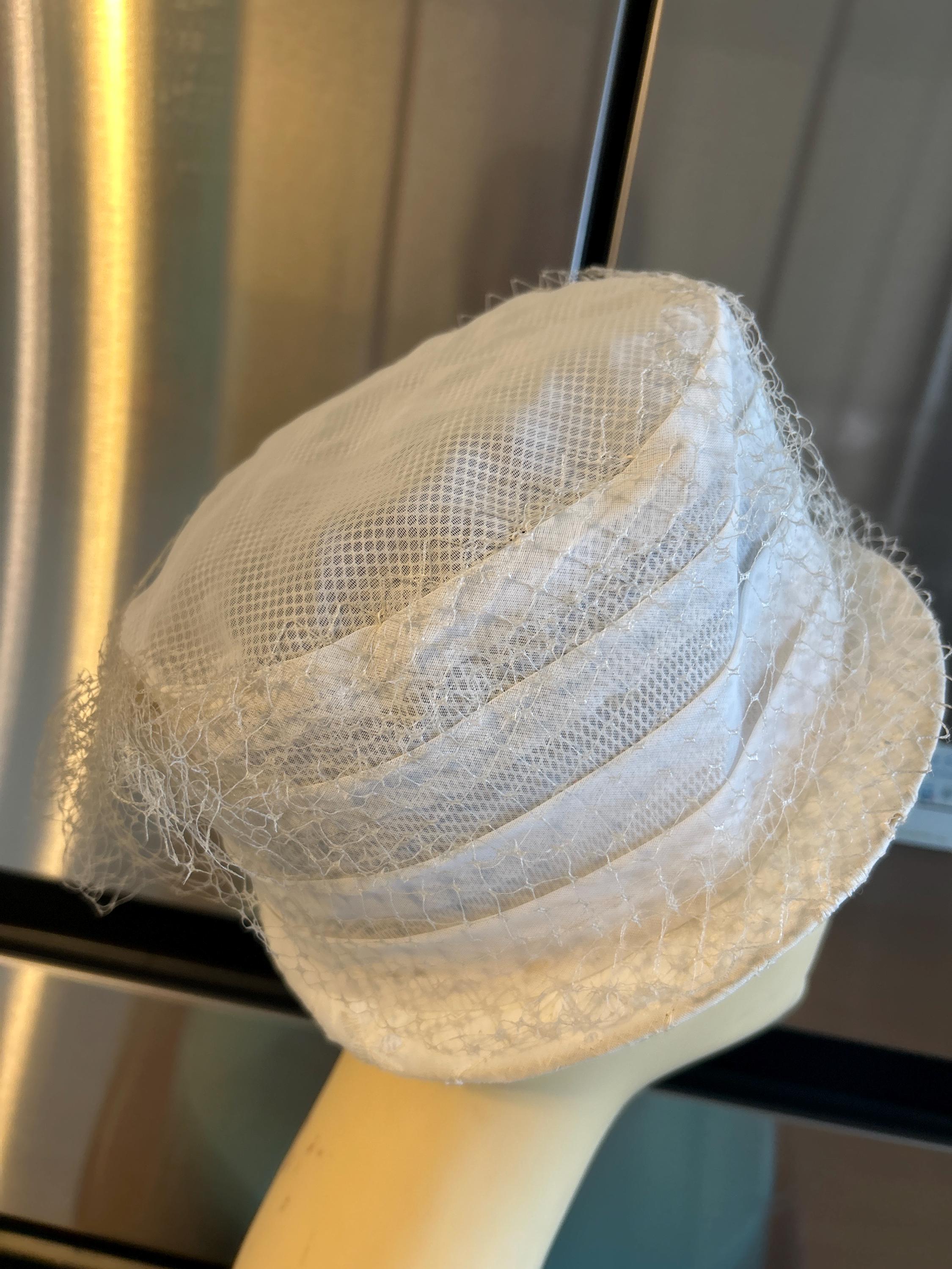 Ladies Ivory Raffia & Velvet Ribbon Hat with Netting Size 22 Vintage Ivory straw wide brim hat- Brown trim of feathers and  main image 3