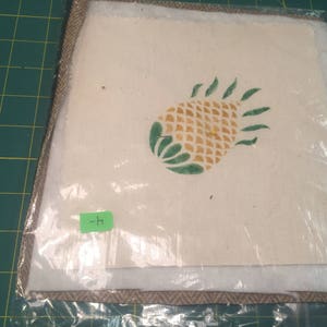 DIY-kit med quiltad ananasgrytlapp, handschablonerad