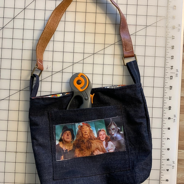 Schwarze DENIM Tragetasche Glinda und Dorothy Wizard of Oz Character Billboards Gefüttert LUNCH Bag Lederband waschbar