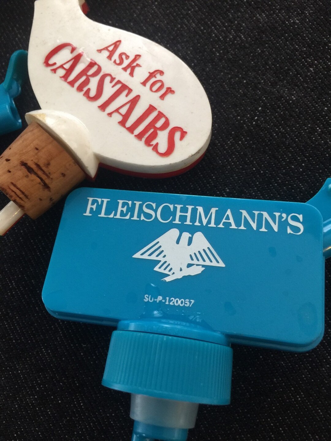 LIQUOR Bottle Pour SPOUTS Carstairs, Gordons, Fleischmanns, VO 8