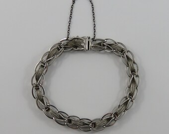 figure 8 jewelry clasp