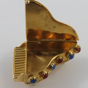 Grand Piano With Red & Blue Stones Mechanical 18K Gold Vintage Charm For Bracelet image 7