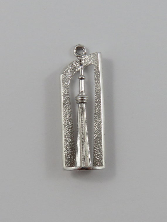 Bonyak Jewelry 18 Inch Rhodium Plated Necklace w// 4mm Green May Birth Month Stone Beads and Our Lady of la Vang Charm