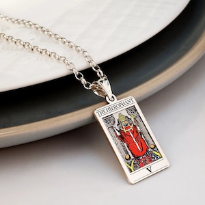 La Medalla de la Carta del Tarot del Hierofante