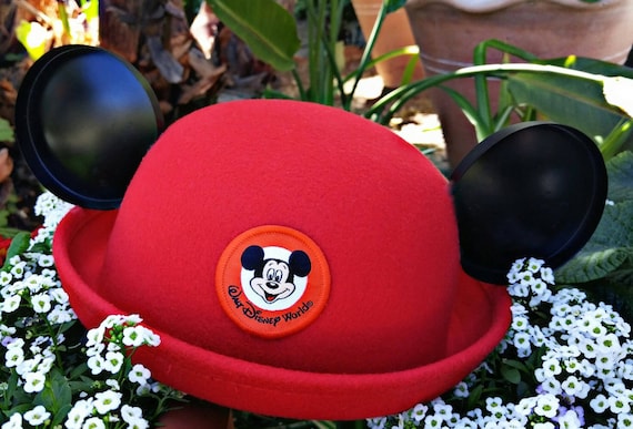 Red mickey cheap mouse hat