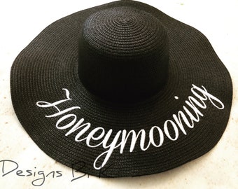 Honeymooning beach hat, Embroidered honeymoon floppy beach sun hat, Newlywed gift, Honeymoon gift