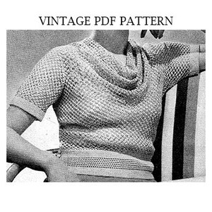 Pode incluir: Padrão de tricô vintage para um suéter de manga curta com gola alta. O padrão é para um design leve e rendado.