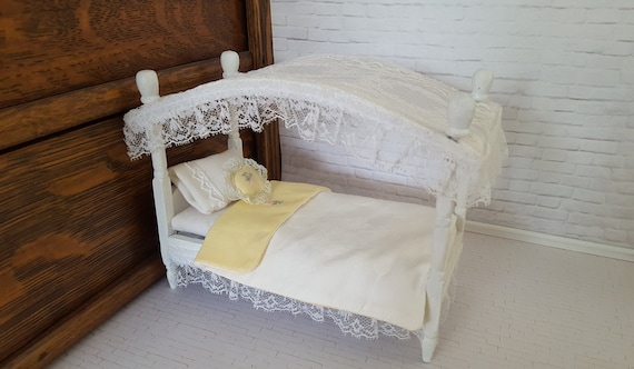 dollhouse canopy bed