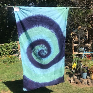 Tie Dye tapestry, tye dye tapestry, living room wall decor, tie dye wall hanging, boho hippie wall art, dorm room decor, gift for hippie