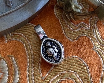 Conch Shell Bhum Counter • Medium • 925 Sterling Silver • Antique Style