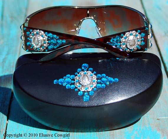 Rhinestone Horseshoe Concho Sunglasses With Matching Case  display picture 1
