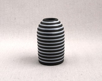 Schwarze Keramikvase - Handgemachtes Geschenk - Geschenk - Tischdekoration - Schwarzweiße Blumenvase (0201c39)