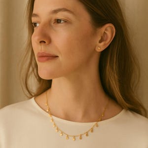 Solid gold Necklace with dangly solid Gold discs. FULL Solid gold necklace in 9k, 14k or 18k gold. Gold disc necklace. Stardrops