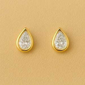 Pear Diamond Stud Earrings | Solid Gold 9ct 14ct 18ct | Lab Grown Ethical Diamonds | Handmade by Lily Flo. Teardrop diamonds
