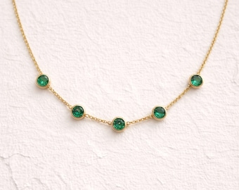 Smaragd Station Halskette | 9k 14k oder 18k Gold | 5 Smaragd Halskette.  Diamant durch die Zoll-Halskette | Minimalistischer feiner Schmuck | Geschenk für Sie