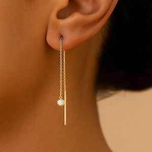 ソリッドゴールドのダイヤモンドスレッダーイヤリング – 9K 14K 18Kゴールドバー＆ベゼルダイヤモンドドロップ – ミニマルモダンファインジュエリー – 繊細なゴールドイヤリング