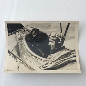 Press Photo Photograph Early Avaitor in Plane Cockpit Plane Aircraft Underwood