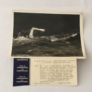 Press Photo Junior Swimming Champion 1933 Swim Swimmer Woman Underwood Photo