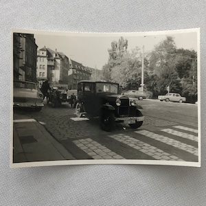 Vintage Photo Photograph Snapshot Cars Automobile + AL22SM2