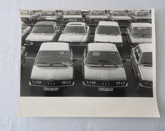 Vintage années 1970 Photo Photo Image - BMW - Mercedes Cars chez Dealership?