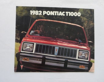 1982 Pontiac J2000 16-page Original Canada Car Sales Brochure 