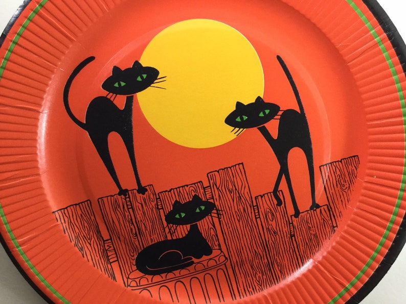 Lots of Green Eye Sleek Black Silhouette Kitty Cat Kittens on a Fence Vintage 1960s Unused Halloween Paper Plate image 1