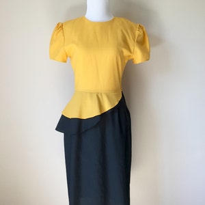Navy Blue and Yellow Short Sleeve Dress with Ruffle, Vintage Vicky Vaughn Junior, Women's Small image 2