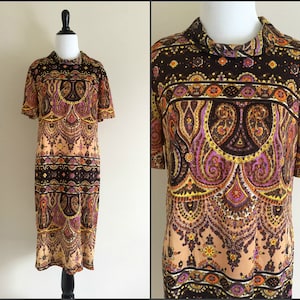 1960&#39;s Brown, Orange, and Tan Paisley Shift Dress / Vintage City Scene Dress / Large