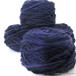 Limitierte Auflage Handgesponnenes Handgefärbtes Garn Reine Sperrige chilenische Wolle Stricken Multicolour Araucania Chunky Skein Blau Schwarz Blau 100g 3.5oz